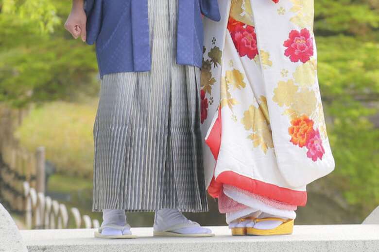 和装の新郎新婦